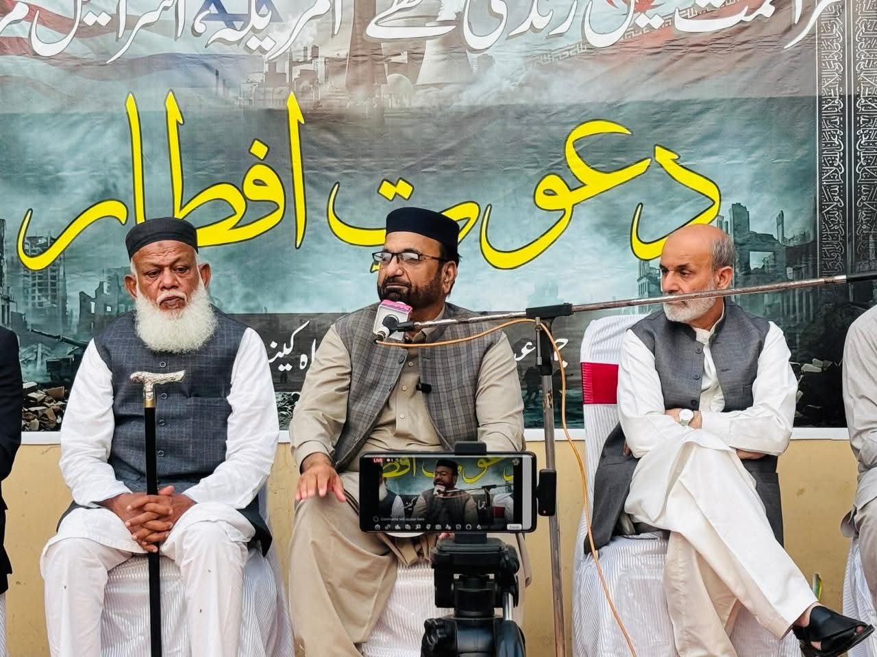 امیر جماعت اسلامی پنجاب ڈاکٹر طارق سلیم ایک بڑے اجتماع سے خطاب کررہے ہیں