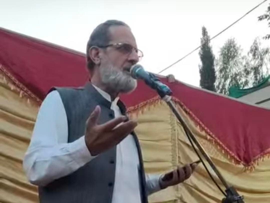 شمس الرحمن سواتی گلستان کالونی میں دعوت افطار میں خطاب کررہے ہیں